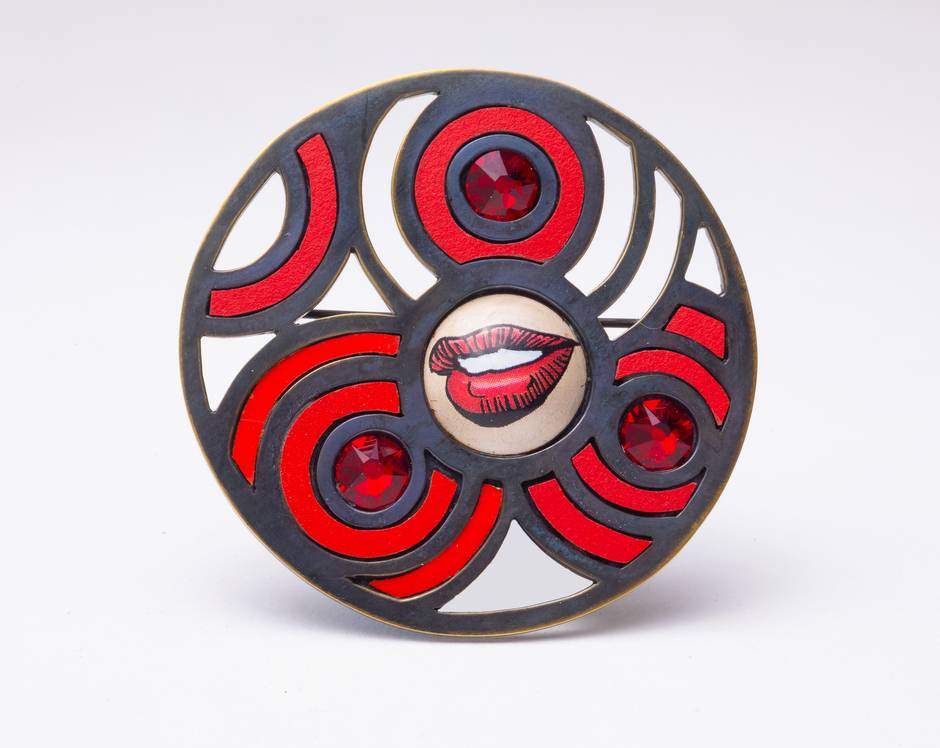 Lips Brooch