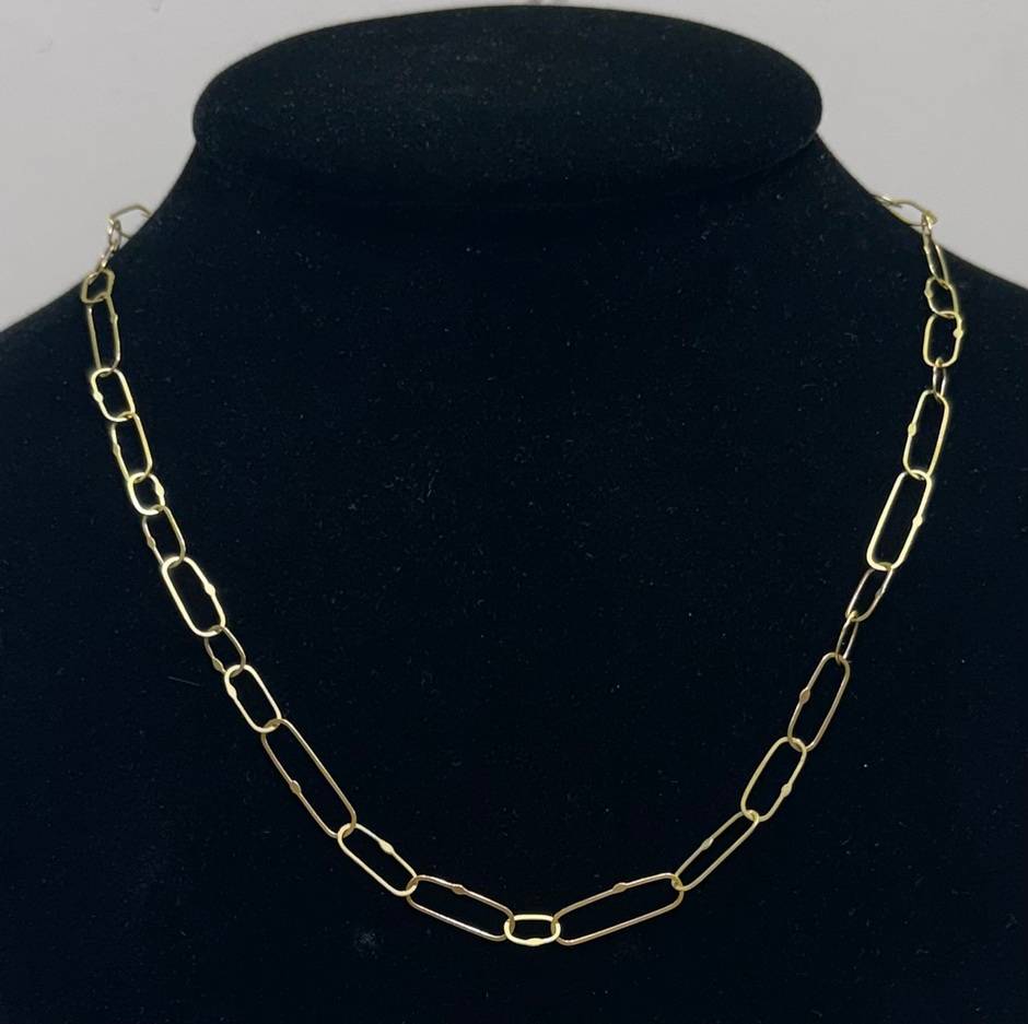 Varied Gold Stretched Oval Link Necklace